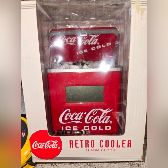 Coca-Cola LOT Collectors Alarm Clock And A Damaged Mini Lunchbox - Picture 3 of 12